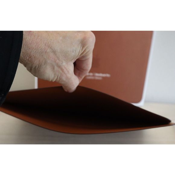 Apple MRQM2ZM/A Saddle Brown MacBook Air/MacBook Pro 13" Leather Sleeve - Picture 3 of 7